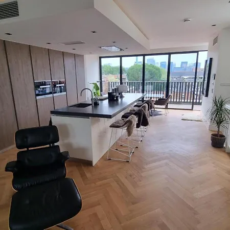 Peaceful Penthouse *